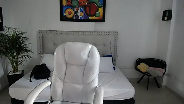 Snapshot of Chiqui_milk_ chatting on February 11, 2025, 7:05 pm Chiqui milk online show from February 11, 2025, 7:05 pm