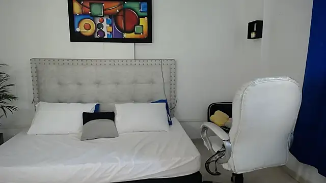 Snapshot of Chiqui_milk_ chatting on February 12, 2025, 7:13 pm Chiqui milk online show from February 12, 2025, 7:13 pm