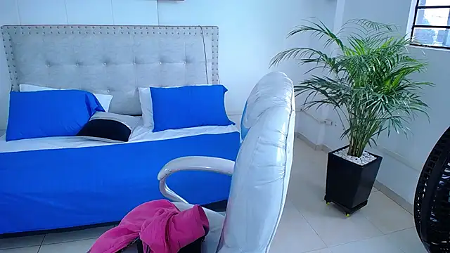 Snapshot of Chiqui_milk_ chatting on February 23, 2025, 12:37 pm Chiqui milk online show from February 23, 2025, 12:37 pm
