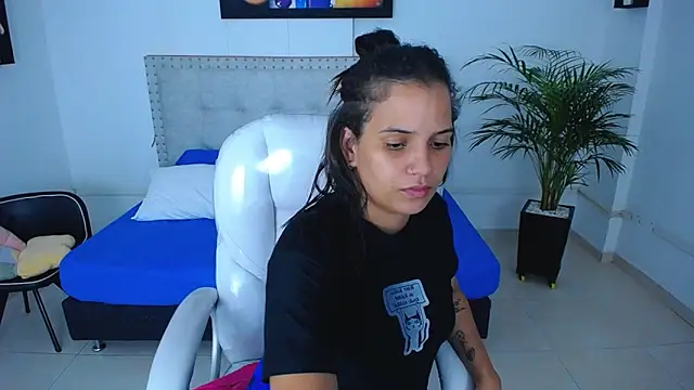 Snapshot of Chiqui_milk_ chatting on February 28, 2025, 2:20 am Chiqui milk online show from February 28, 2025, 2:20 am