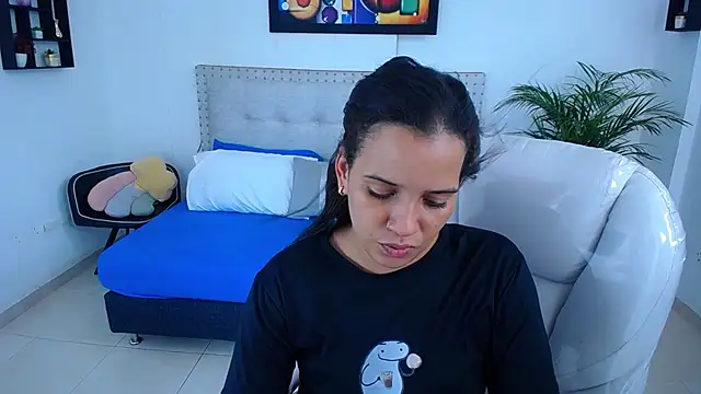 Snapshot of Chiqui_milk_ chatting on March 3, 2025, 7:28 pm Chiqui milk online show from March 3, 2025, 7:28 pm