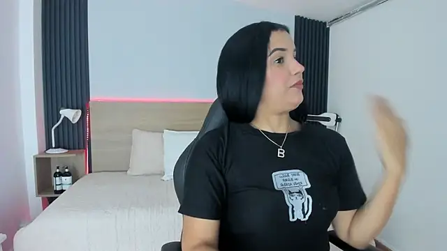 Snapshot of Chiqui_milk_ chatting on October 14, 2025, 7:14 pm Chiqui milk online show from October 14, 2025, 7:14 pm