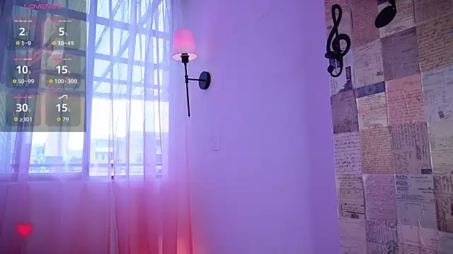 Natasha  Sccott online show from November 3, 2025, 8:10 pm