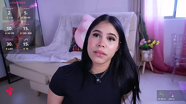 Natasha  Sccott online show from November 6, 2025, 6:20 pm