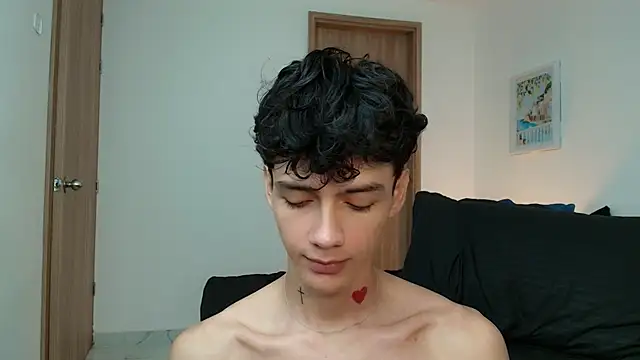 Snapshot of badboy_one_ chatting on November 7, 2025, 11:21 am badboy one online show from November 7, 2025, 11:21 am