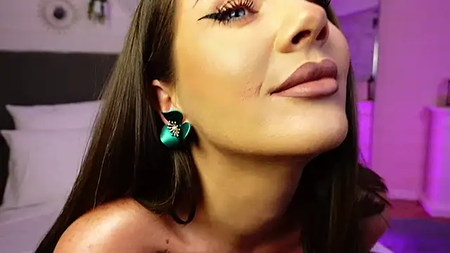 LinaReese online show from February 11, 2026, 5:23 am