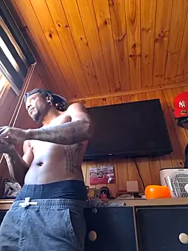 calientoboy online show from March 6, 2025, 7:21 pm