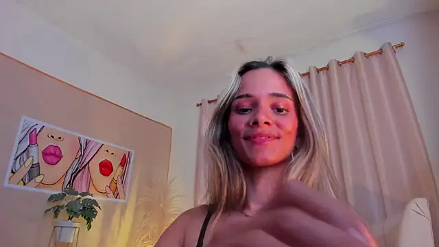 SkiinnyAna online show from January 29, 2025, 10:43 pm