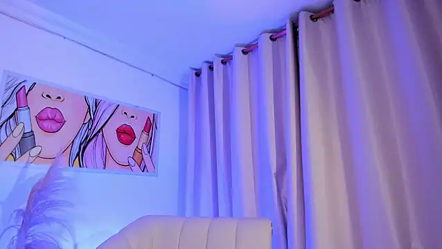 SkiinnyAna online show from November 3, 2025, 7:37 pm