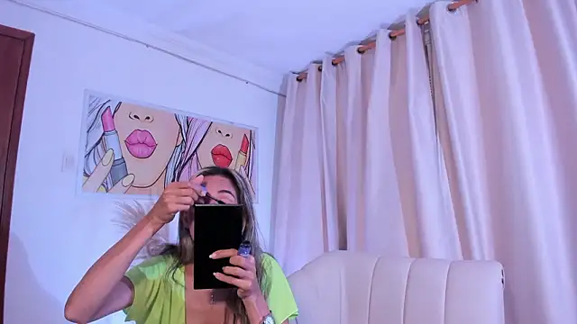 Snapshot of SkiinnyAna chatting on March 21, 2026, 7:39 pm SkiinnyAna online show from March 21, 2026, 7:39 pm