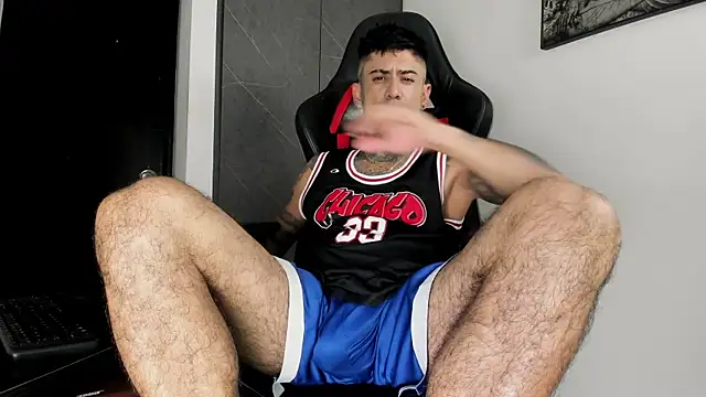 sergiio mesa27 online show from April 28, 2026, 5:12 am