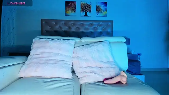 Lissalittlee online show from February 19, 2026, 7:54 pm