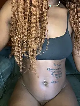 Snapshot of pretty_maliah chatting on March 25, 2026, 10:16 pm pretty maliah online show from March 25, 2026, 10:16 pm