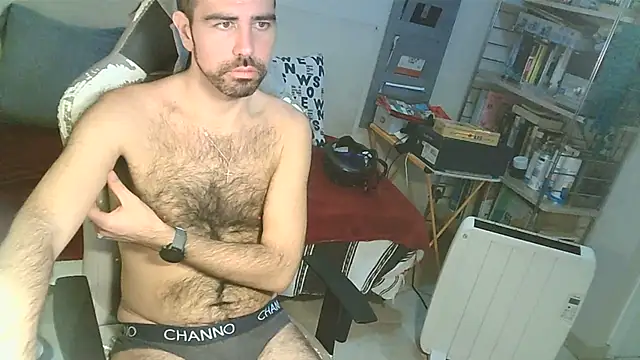 Snapshot of galaudin_3x_ chatting on February 9, 2025, 8:45 pm galaudin 3x  online show from February 9, 2025, 8:45 pm
