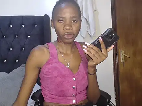 Sexyprecious01 online show from September 27, 2025, 2:22 pm