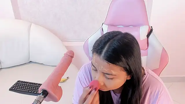 Miliaangeles online show from March 12, 2026, 8:42 am