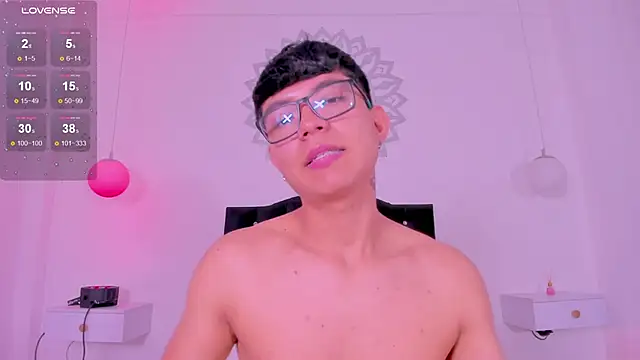 Snapshot of CodyTwink chatting on October 24, 2025, 3:08 pm CodyTwink online show from October 24, 2025, 3:08 pm