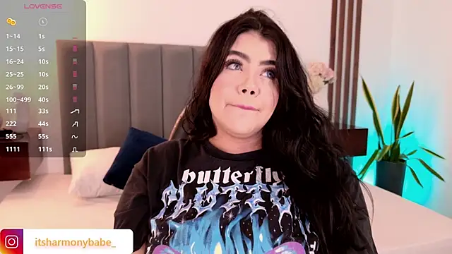Snapshot of Harmonybabe_ chatting on May 2, 2026, 8:14 pm Harmonybabe online show from May 2, 2026, 8:14 pm