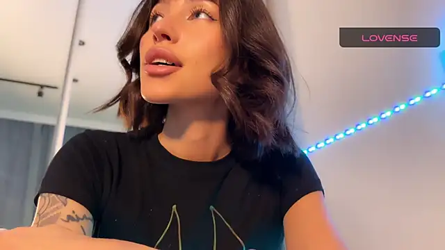 ellie miu online show from November 20, 2025, 8:08 pm