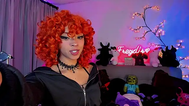 Snapshot of Miss_freydis chatting on April 8, 2026, 5:18 am Miss freydis online show from April 8, 2026, 5:18 am