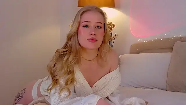 JuliaJaee online show from December 16, 2024, 10:03 pm
