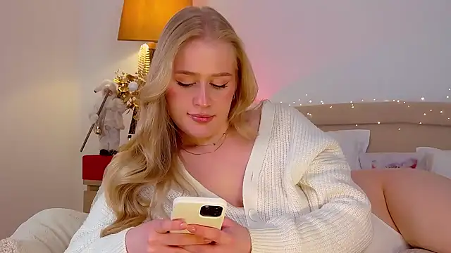 JuliaJaee online show from December 30, 2024, 1:37 am