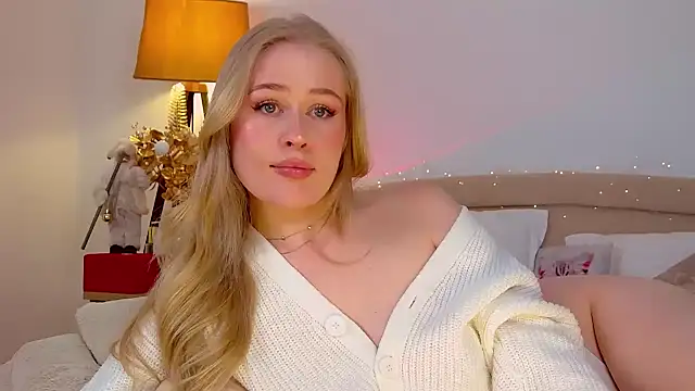 JuliaJaee online show from January 1, 2025, 8:37 pm