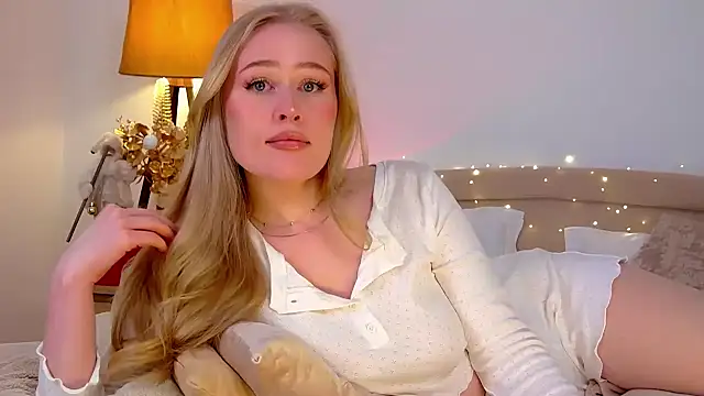JuliaJaee online show from January 11, 2025, 11:24 pm