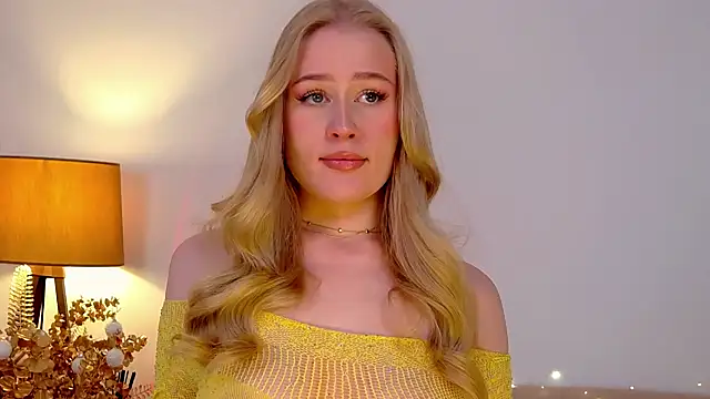 JuliaJaee online show from January 12, 2025, 7:10 pm