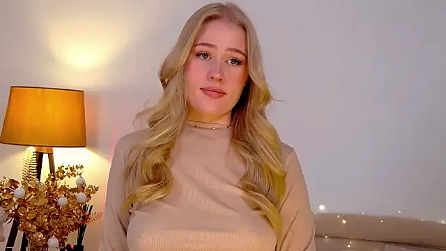 JuliaJaee online show from January 13, 2025, 7:10 pm