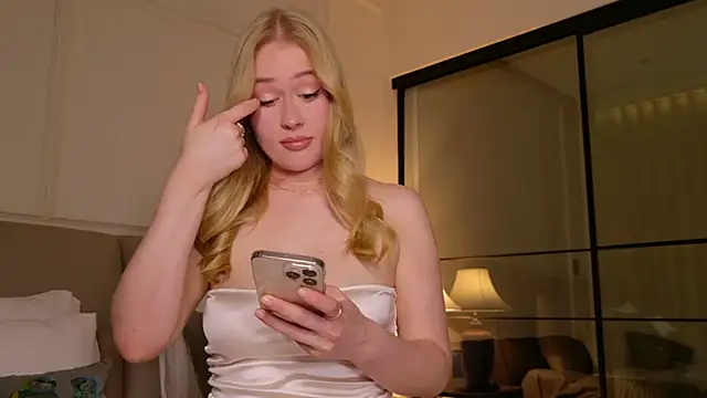 JuliaJaee online show from November 27, 2025, 2:19 pm