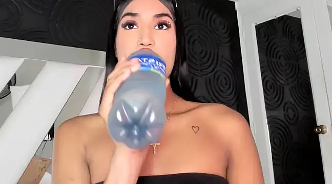 ambermartin  online show from February 1, 2025, 7:23 pm