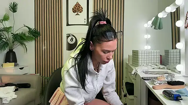 Snapshot of NattyFierros chatting on September 23, 2025, 9:45 am NattyFierros online show from September 23, 2025, 9:45 am