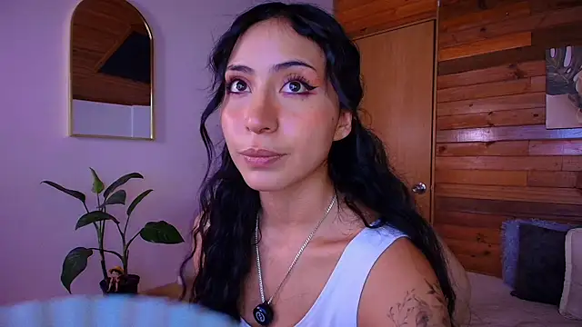 amber curly online show from June 12, 2026, 9:35 pm