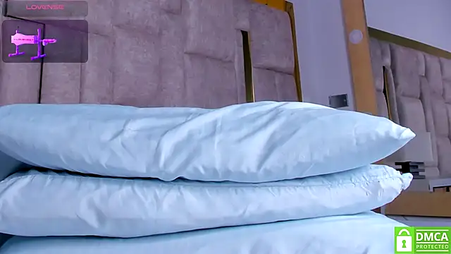 Snapshot of Eris_Rose chatting on November 7, 2025, 8:20 pm Eris Rose online show from November 7, 2025, 8:20 pm