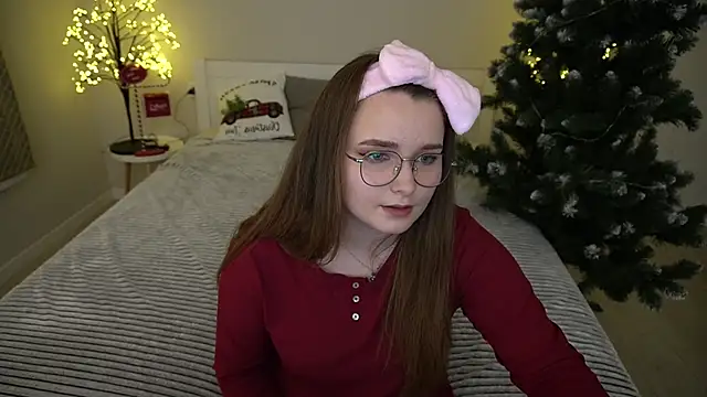 MagicPeachh  online show from December 9, 2024, 2:17 pm