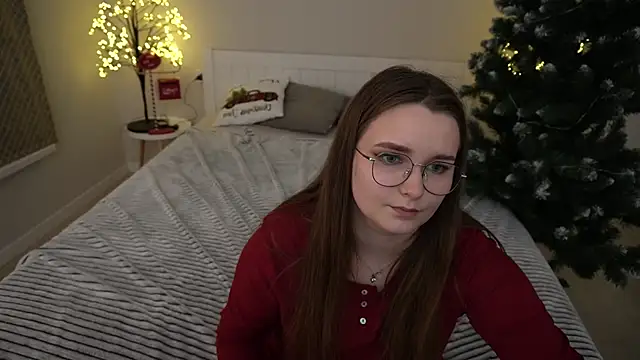 MagicPeachh  online show from December 9, 2024, 8:23 pm