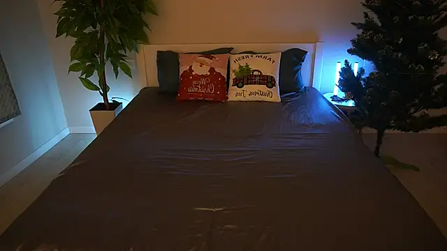 MagicPeachh  online show from December 19, 2025, 6:53 am