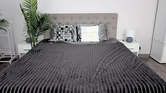 Snapshot of MagicPeachh_ chatting on March 17, 2026, 7:01 am MagicPeachh online show from March 17, 2026, 7:01 am