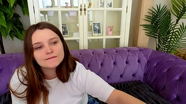 MagicPeachh  online show from May 6, 2026, 5:35 am