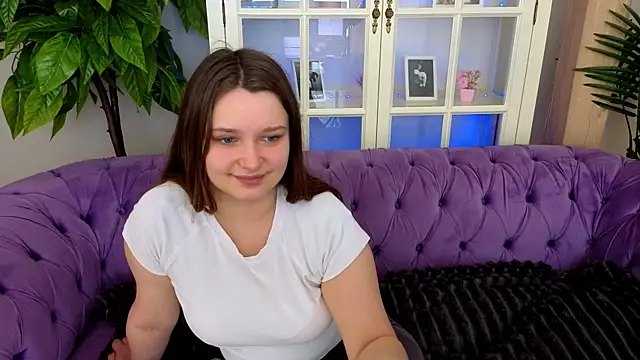 MagicPeachh  online show from May 7, 2026, 5:46 am