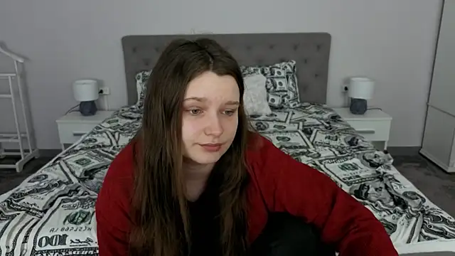 MagicPeachh  online show from May 8, 2026, 5:35 am