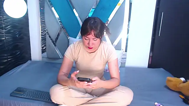 Victoria Coleman online show from October 1, 2025, 11:05 am