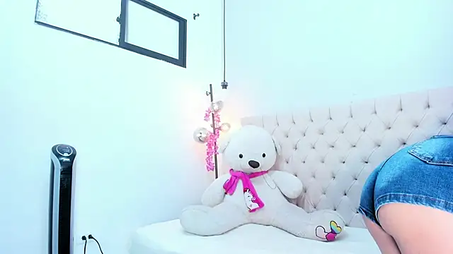 Victoria Coleman online show from October 9, 2025, 7:34 pm