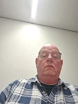 andrejoyfull64 online show from December 19, 2025, 7:26 am