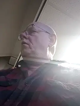 andrejoyfull64 online show from April 28, 2026, 11:15 am