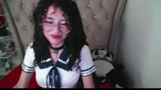 Snapshot of CherieCurl chatting on November 6, 2025, 10:54 pm CherieCurl online show from November 6, 2025, 10:54 pm