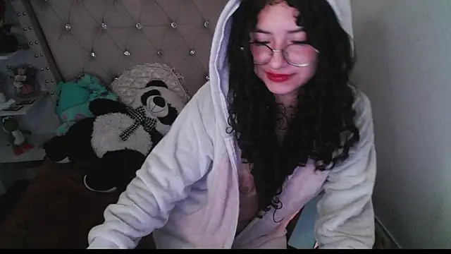 Snapshot of CherieCurl chatting on November 20, 2025, 7:46 pm CherieCurl online show from November 20, 2025, 7:46 pm