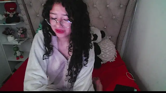 Snapshot of CherieCurl chatting on December 3, 2025, 3:54 pm CherieCurl online show from December 3, 2025, 3:54 pm