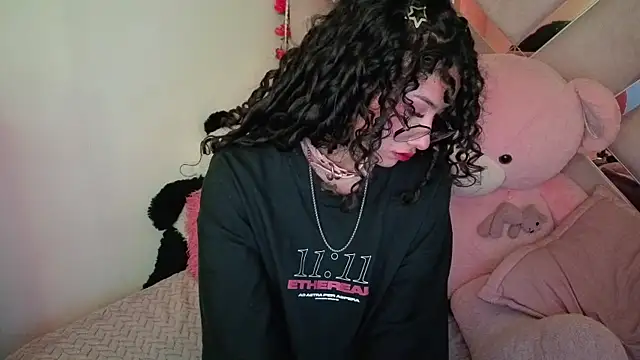 CherieCurl online show from May 25, 2026, 5:41 pm